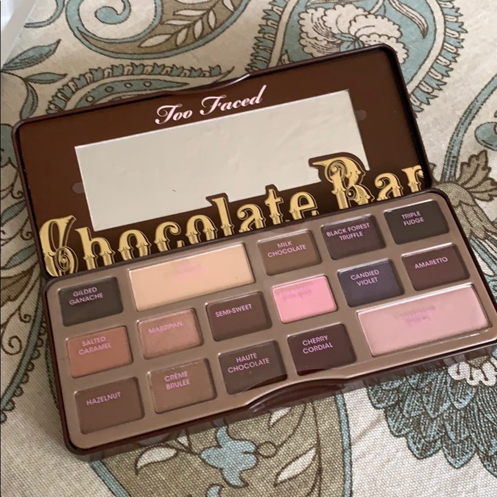 Too faced eye shadow - Picture 2 of 3